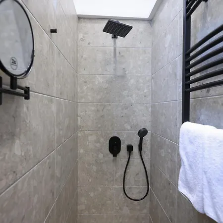 Cloud 5 Blloku Отель Тирана