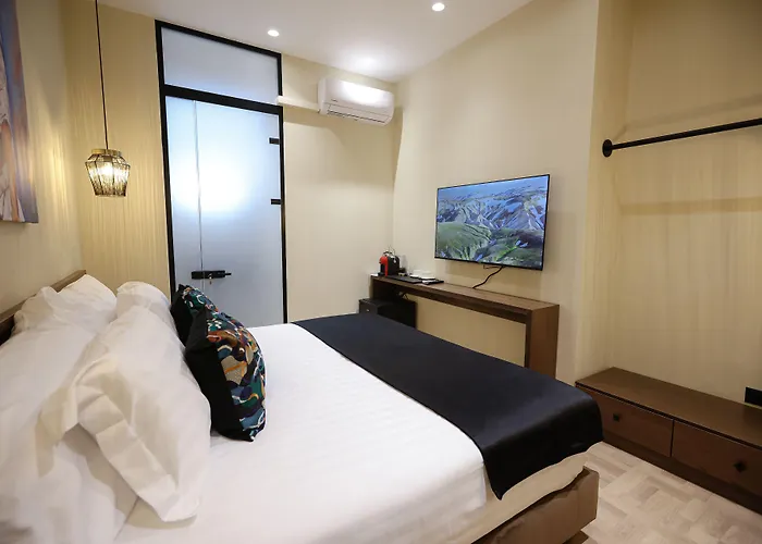 Ξενοδοχείο Cloud 5 Blloku 4*